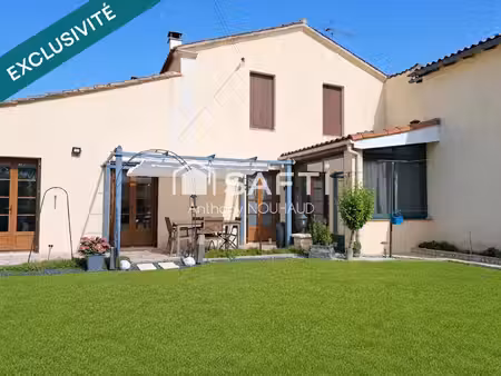 maison bien située  propre et deux garages.