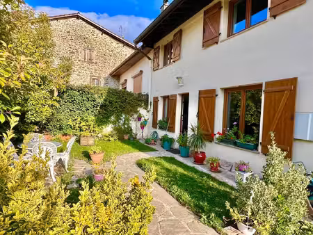maison 90m² avec 3 chambres à messery. excellent état  jardin