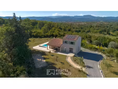 villa contemporaine avec vue imprenable  piscine et environnement préservé