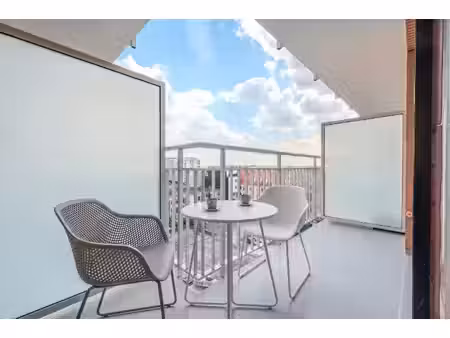 lichtrijke hoekstudio te koop in centrum middelkerke!