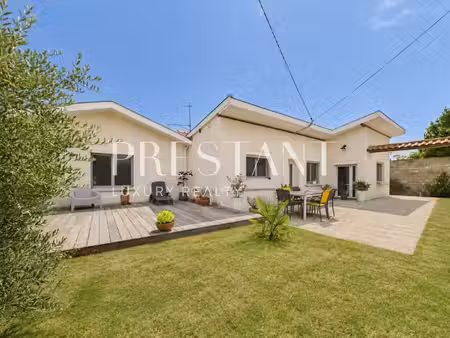 pessac sardine- ensemble immobilier rare avec 2 maisons sur 1110m2 .