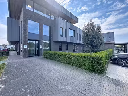vernieuwde en instapklare kantoorruimten (259m² en 337m²)...