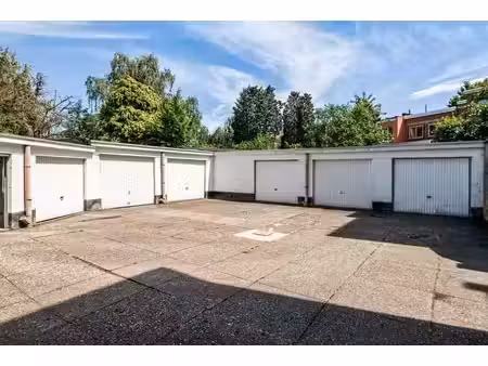 garageboxen (7) + fietsenberging op een centrale locatie ...