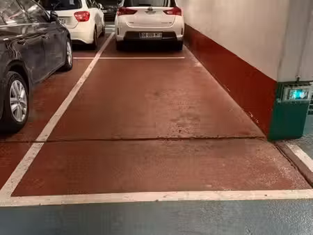 place de parking sécurisée- coeur de ville suresnes 92150