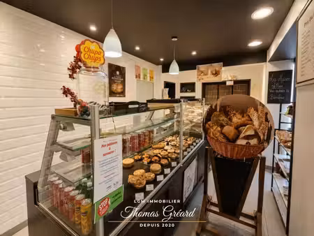 local commercial avec habitation à saint-denis-les-ponts  200m2 avec grange et jardin
