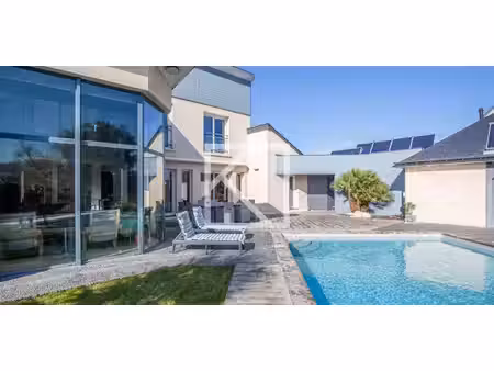 maison avec piscine et jardin andard (49)