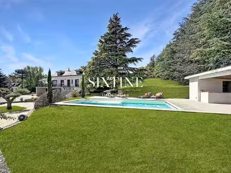 propriété de caractère avec vue imprenable sur le lac
