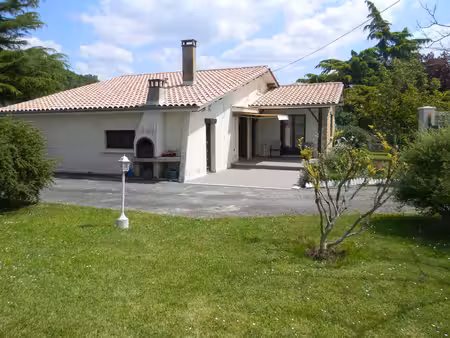 belle maison près des commerces (à pieds)