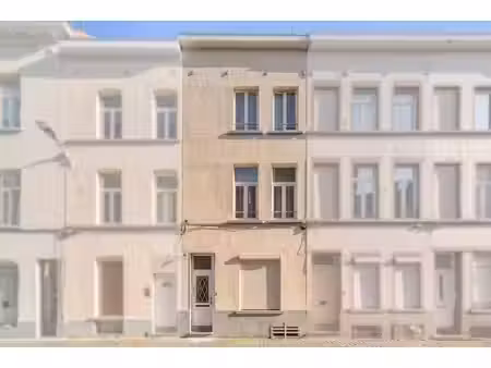 maison familiale avec 4 chambres + studio loué à schaerbeek