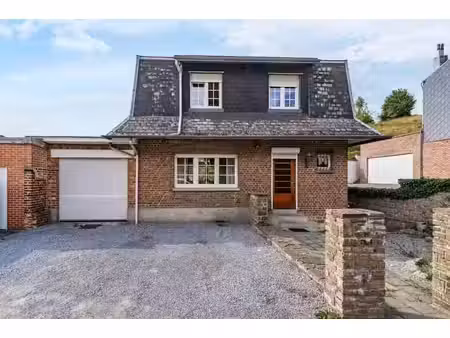jolie maison 3 façades avec jardin & garage