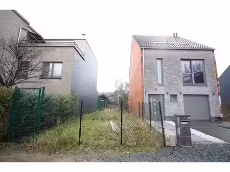 terrain à bâtir situé au calme avec permis de constructio...