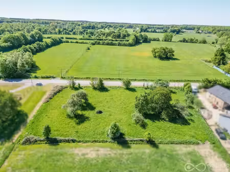 beau terrain à bâtir de 33 ares