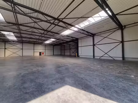 1540m² espace entrepôt avec quai de chargement à louer