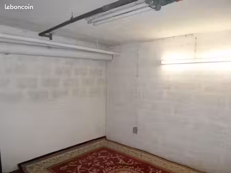 caen local sécurisé 12 m2 près de la place courtonne