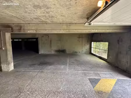 2 parkings sous sol d'un immeuble