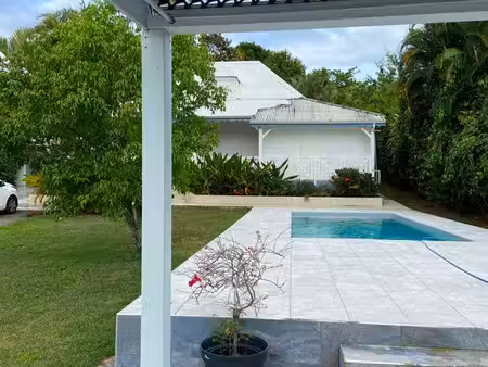 villa rénovée 127 m² avec piscine – petit-bourg – 670 000