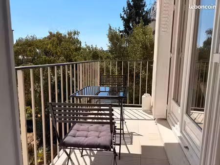 puteaux mairie – lumineux 3 pièces traversant de 67 m² – 2 balcons – parking – cave