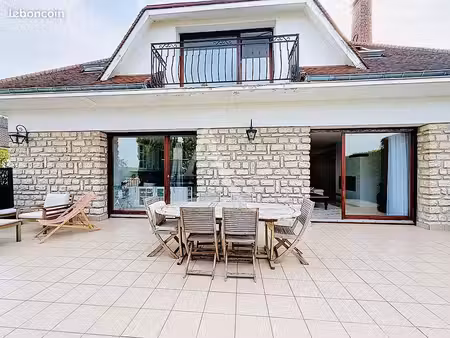 maison 7 pièces 181 m²