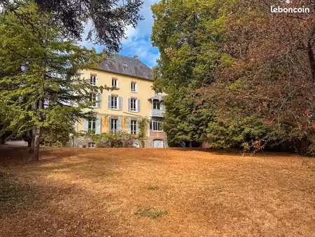 maison de maitre du 19 ème rénovée avec piscine  atelier d'artiste et parc de 2800 m2