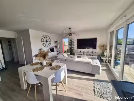 appartement 4 pièces – 87 m² – 3 chambres – double séjour – grande terrasse