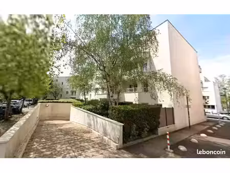 parking/box 15 m² plaisir