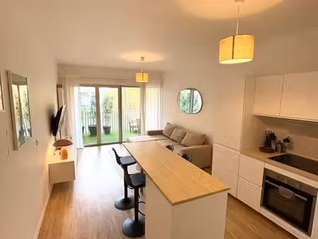 appartement t2 meublé neuf de 50 m² avec grand balcon et parking – bordeaux brazza
