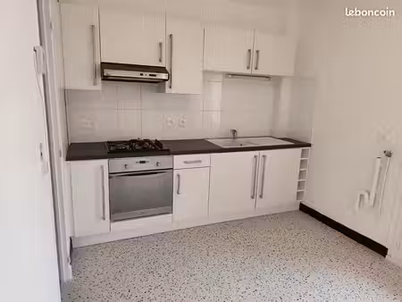 appartement t2 avec balcon et garage