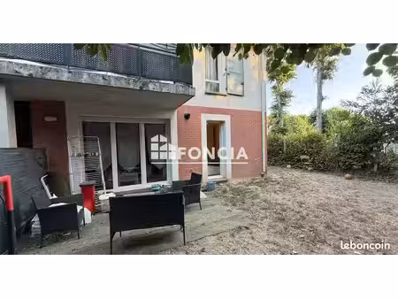 2p au rch avec beau jardin dans résidence agréable