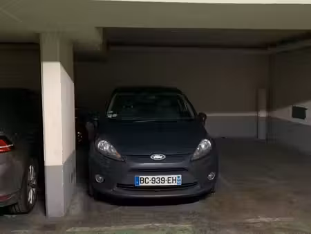 place de parking dans immeuble sécurisé asnières