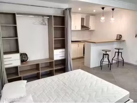 grand studio meublé avec climatisation