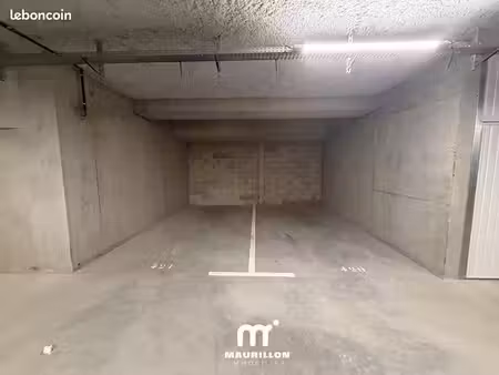 parking/box 13 m² pertuis