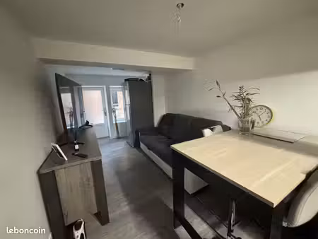 renaison - maison de village t2/t3 à louer