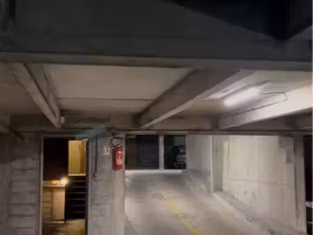 grand parking sous terrain