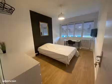 chambre meublée