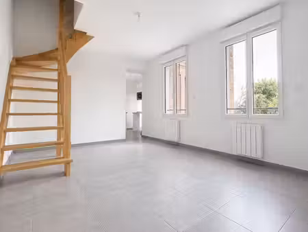 duplex lumineux avec jardin privatif st pierre des fleurs 27370