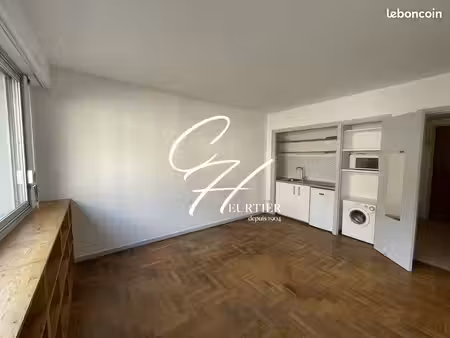 studio 1 pièce 25 m²