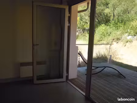 beau t2 au calme climatisé avec extérieur