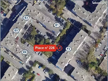 place parking dans résidence sécurisée
