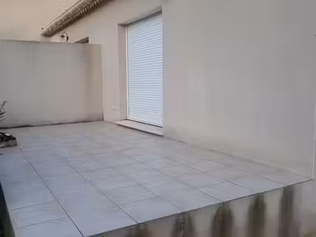 location f2