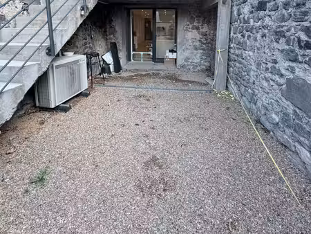 t2 pérignat lès sarliève avec garage et cour