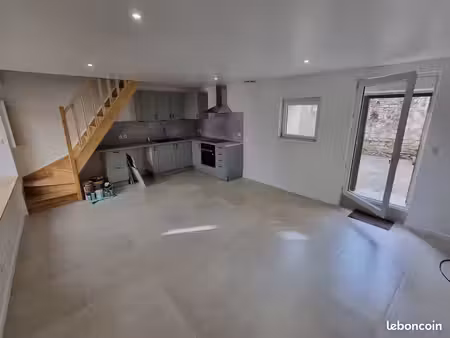 maison individuelle avec courette entièrement rénové de 65 m2