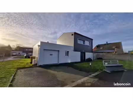 maison moderne  basse consommation avec garage fermé et jardin  proche les rosaires