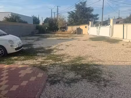 terrain à bâti avec petite maison