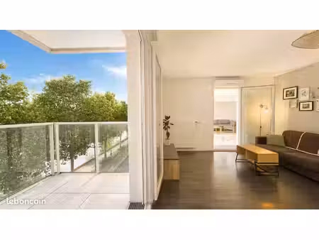 t4 avec grands balcons · vue seine · résidence récente · rare