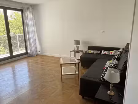 appartement de 93 m² avec 2 balcons  vue dégagée puteaux - la défense