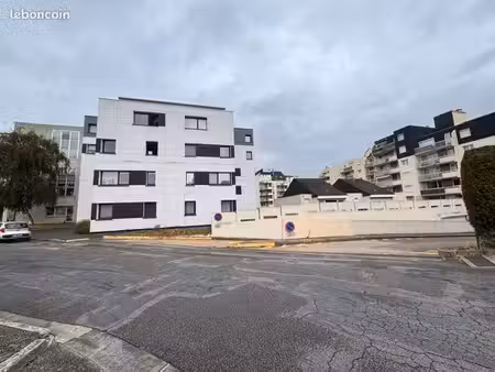 parking proche université campus 1/conseil régional