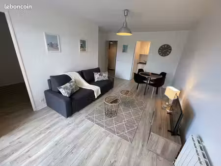 t2 40m2   plage à pied   balcon   parking couvert   résidence sécurisée