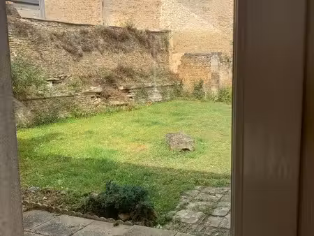 à louer petite maison de plain-pied avec jardin