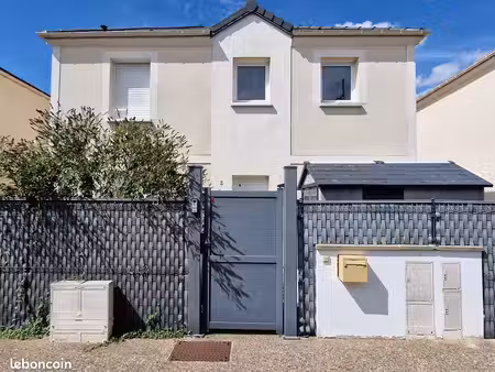 maison récente climatisée à côté de la ligne 14