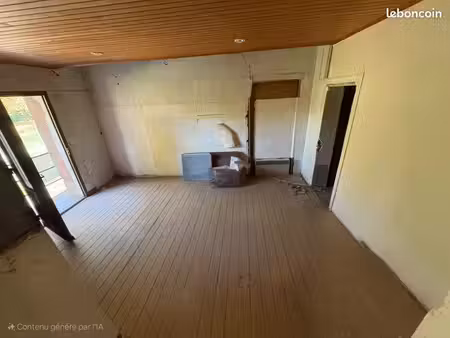 appartement 77 m² entièrement à rénover situé un bord du canal. (pas à cassenel)